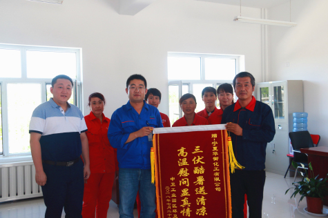 情系环卫工 盛夏送清凉