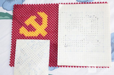 1912颗!退休老党员用彩珠串起心中的党旗!