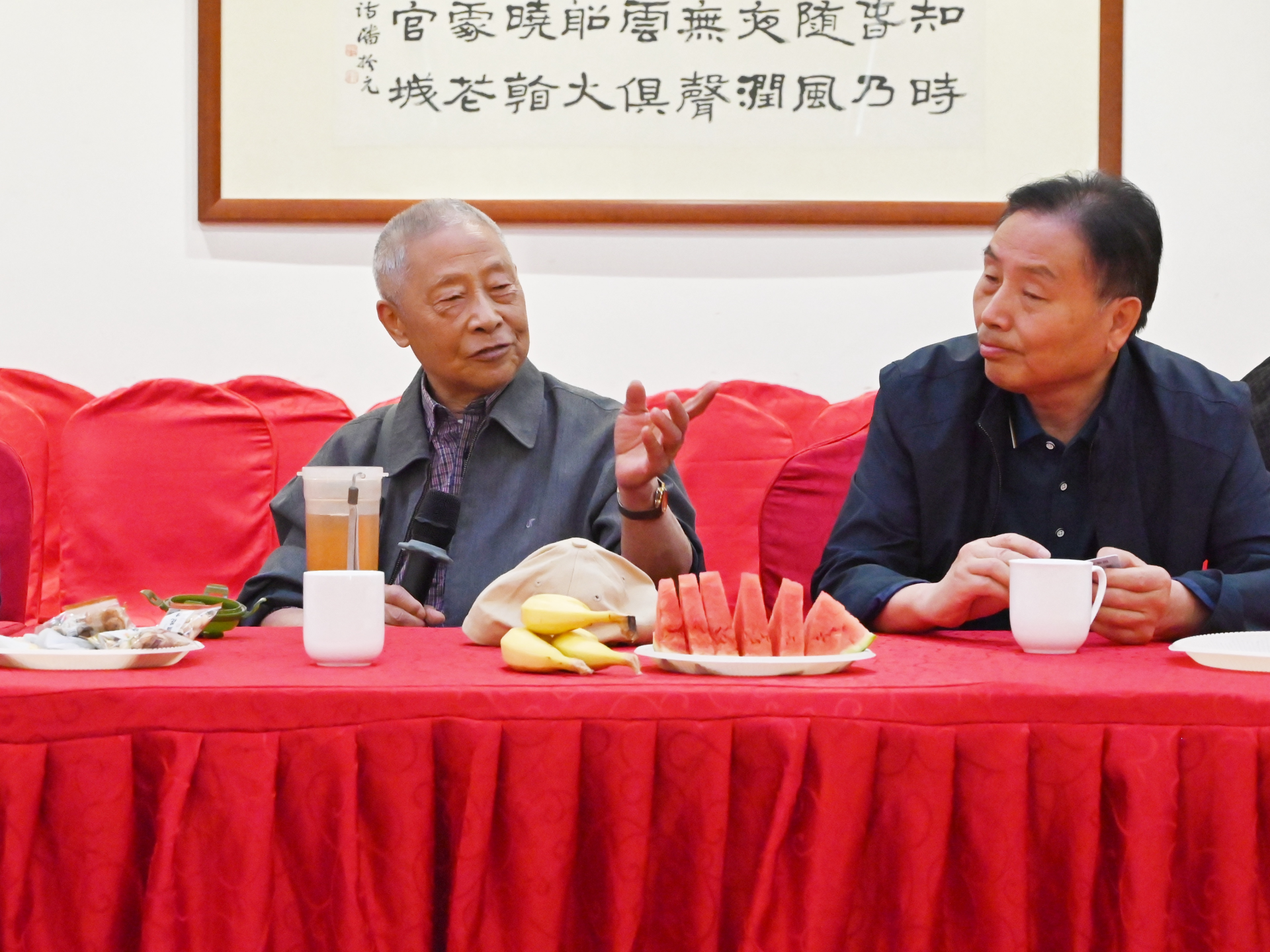 1717387805102041.png 邱正仑.png